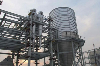 Built-in agglomeration granulator with fluid bed